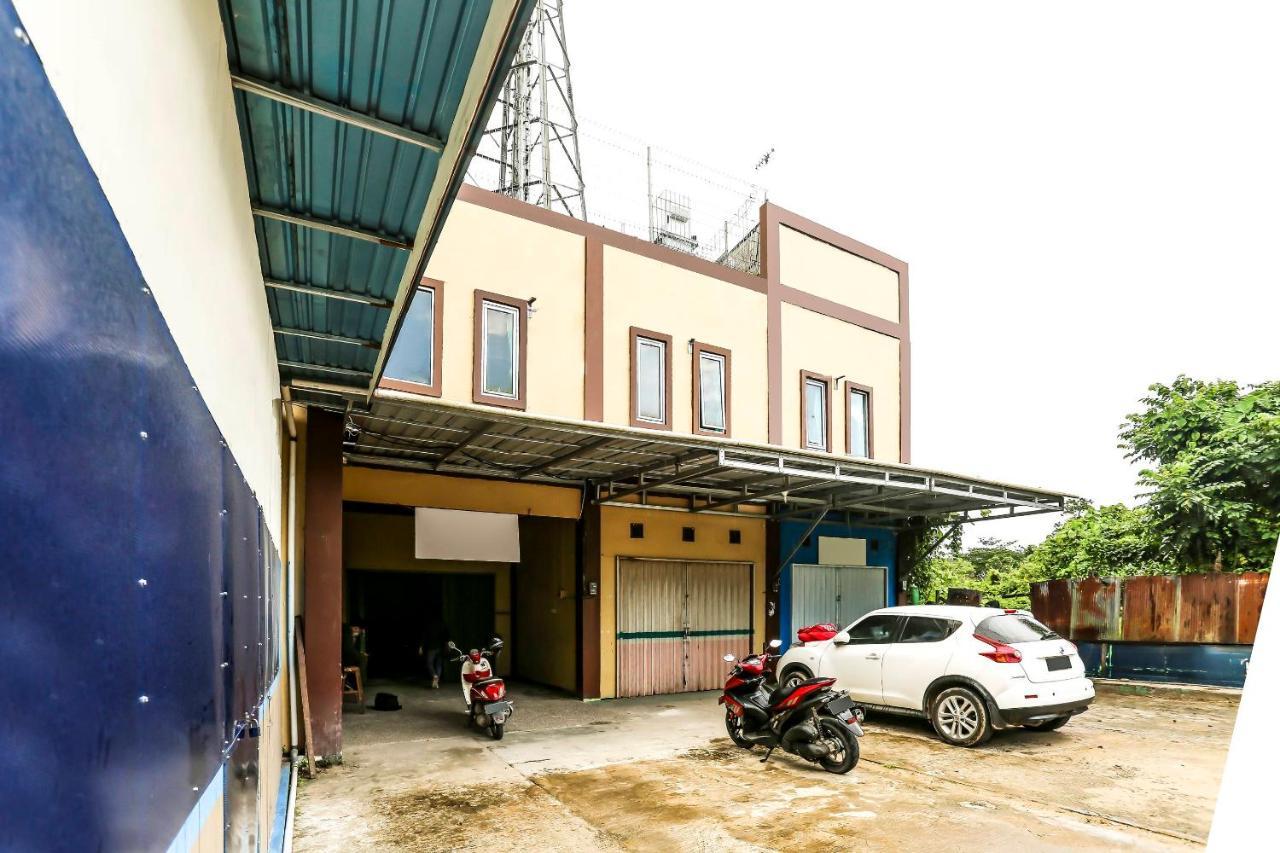 Oyo 90825 Hotel Lizha 2 Samarinda Exterior foto