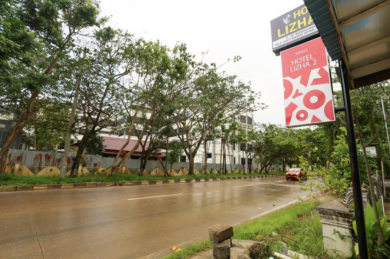 Oyo 90825 Hotel Lizha 2 Samarinda Exterior foto