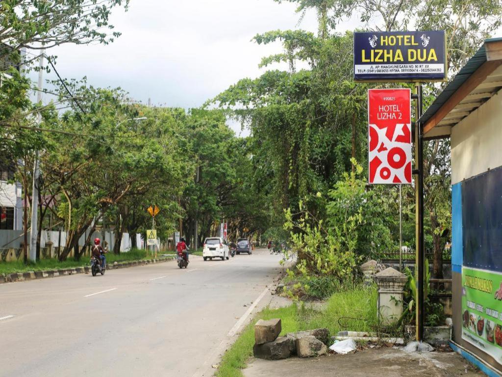 Oyo 90825 Hotel Lizha 2 Samarinda Exterior foto